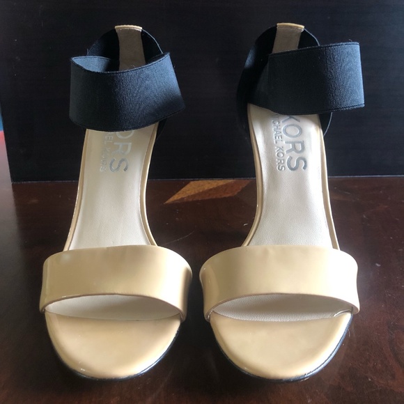 KORS by Michael Kors Nude & Black Heels SZ 8 - Picture 4 of 8